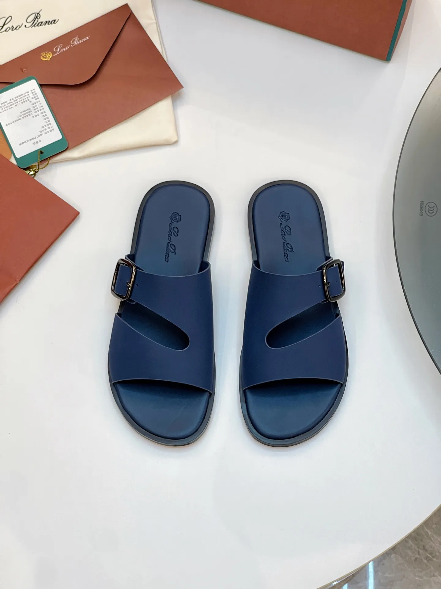 Men's shoes 💰420 Loro Piana, LP's popular spring and summer slippers are synchronized with the new counters, uppers are imported cowhide fabrics from Italy, high-quality splicing technology, soles: original soles specially provided by the original factory, exclusive molded soles are super comfortable, original factory orders, 🔍🔍high quality, you can go in and out of the counter at will, welcome to compare, code number 39-44 (order 38 45 46)
